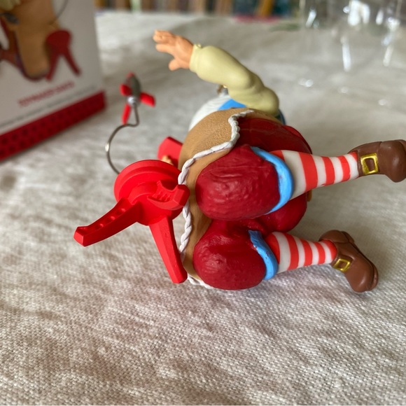 Hallmark’13 Toymaker Santa Series - Picture 10 of 12